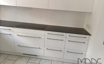 Montage der Silestone Arbeitsplatten und Wischleisten Marengo