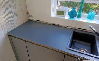 Infinity Arbeitsplatten Total Black mit satinierten Oberflächen