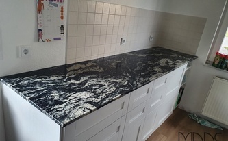 Granit Arbeitsplatten Tempest Black in Wettenberg montiert