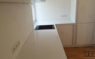 Polierte Oberfläche der Caesarstone 1141 Pure White / Perfect White Arbeitsplatten