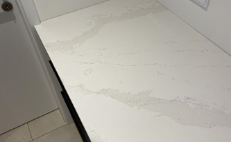 Marmoroptik der Silestone Arbeitsplatte Eternal Calacatta Gold