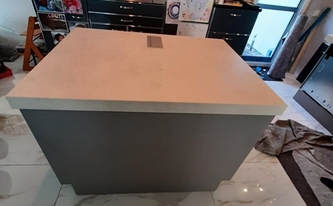 Kücheninsel mit Dekton Arbeitsplatte Lunar