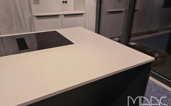 Montage der Caesarstone Arbeitsplatten 4601 Frozen Terra in Wismar