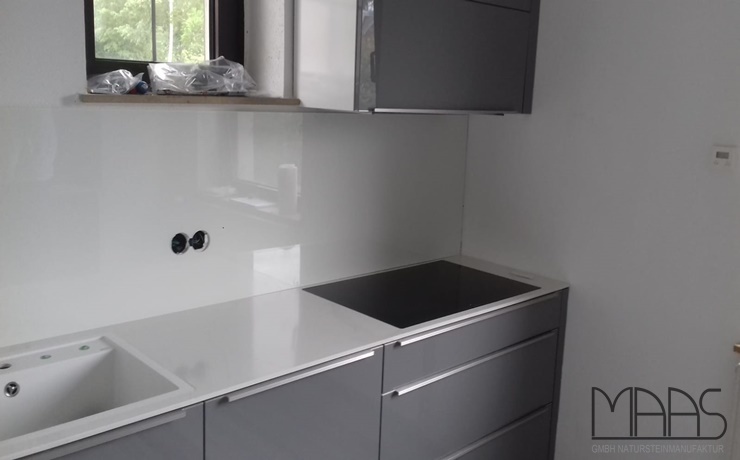 Aufmaß, Lieferung und Montage - Ahaus Eternal Calacatta Gold Silestone Arbeitsplatten und Glasrückwände