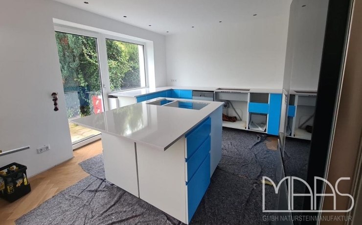 Alfter IKEA Küche mit White Storm Silestone Arbeitsplatten und Rückwände