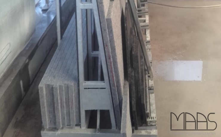 Bad Honnef Steel Grey Granit Treppen und Mauerabdeckung