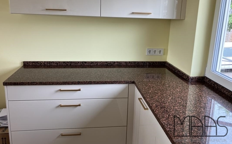 Bad Nauheim Rosso Balmoral Granit Arbeitsplatten und Rückwand