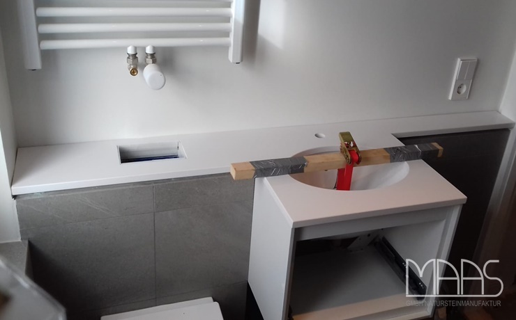 Aufmaß, Lieferung und Montage - Berlin Iconic White Silestone Waschtischplatte