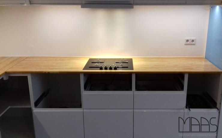 Berlin IKEA Küche mit Travertin Giallo Persia Marmor Arbeitsplatten