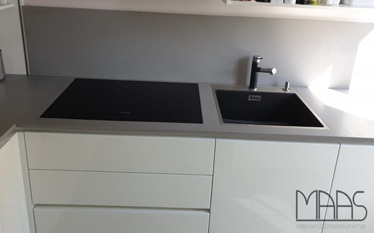 Bonn 4003 Sleek Concrete Caesarstone Arbeitsplatten und Rückwände