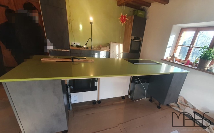 Aufmaß, Lieferung und Montage - Dresden 2710 Apple Martini Caesarstone Arbeitsplatte