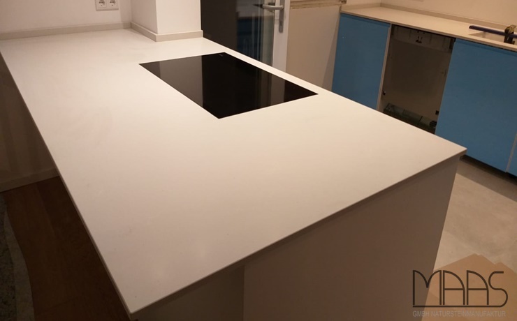 Düsseldorf IKEA Küche mit 4001 Fresh Concrete Caesarstone Arbeitsplatten und Wischleisten