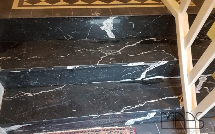 Aufmaß, Lieferung und Montage - Düsseldorf Nero Marquina Marmor Treppen