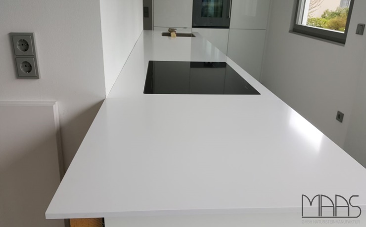 Aufmaß, Lieferung und Montage - Erlangen IKEA Küche mit Iconic White Silestone Arbeitsplatte