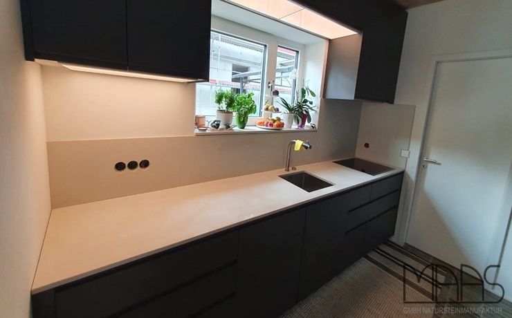 Aufmaß, Lieferung und Montage - Frankfurt am Main IKEA Küche mit 4001 Fresh Concrete Caesarstone Arbeitsplatten und Rückwände