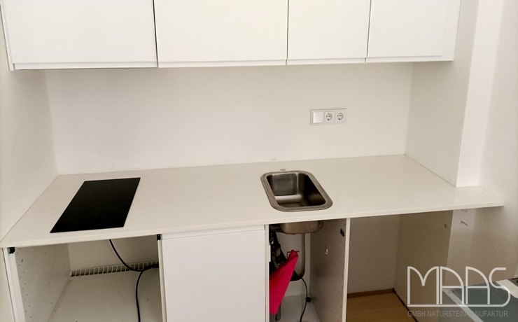 Aufmaß, Lieferung und Montage - Frankfurt am Main IKEA Küche mit Moon White Porcelanosa Arbeitsplatten