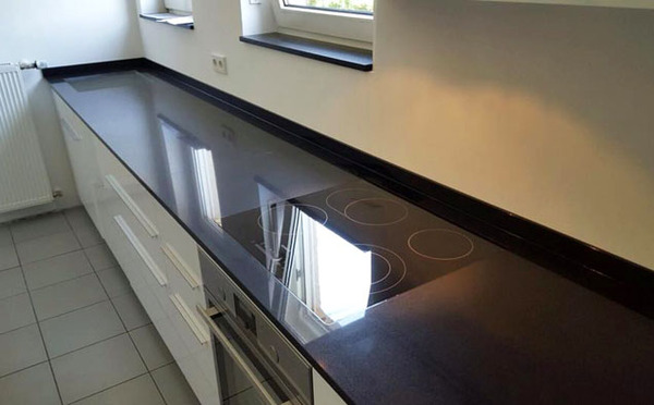 Aufmaß, Lieferung und Montage - Frankfurt Jet Black Caesarstone Arbeitsplatte