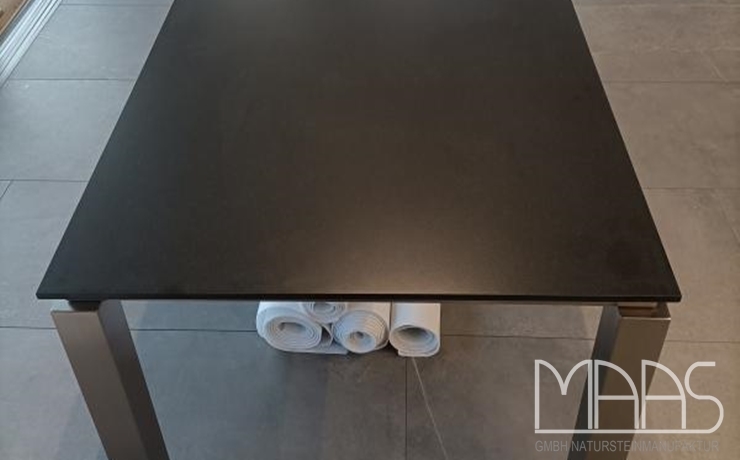 Fuldatal Negro Tebas Silestone Tischplatte