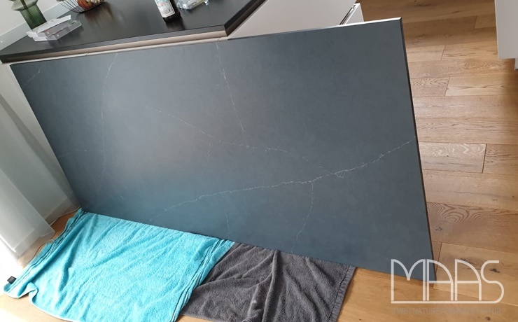 Lieferung - Germering Charcoal Soapstone Silestone Tischplatte