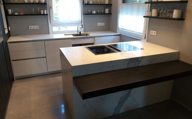 Germersheim Calacatta Statuario SapienStone Arbeitsplatten und Seitenwangen