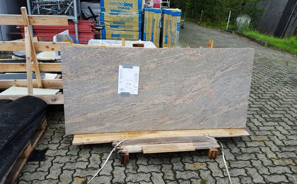 Göttingen Juparana Colombo Granit Tischplatte