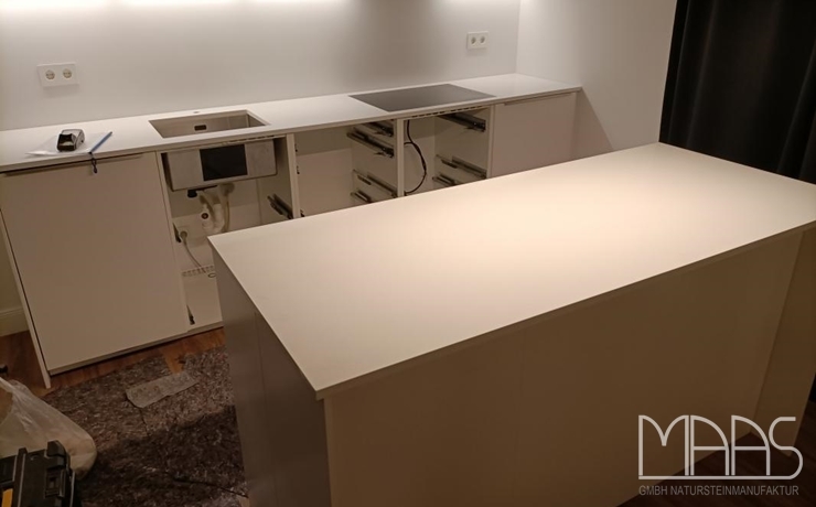 Aufmaß, Lieferung und Montage - Hamburg 2141 Snow Caesarstone Arbeitsplatten