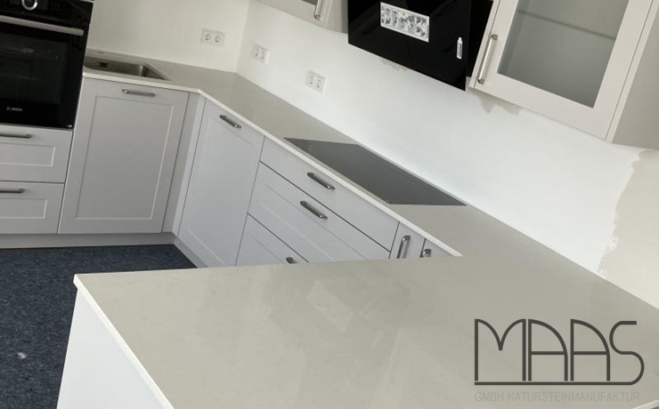 Hanau 4600 Royal Snow Caesarstone Arbeitsplatten