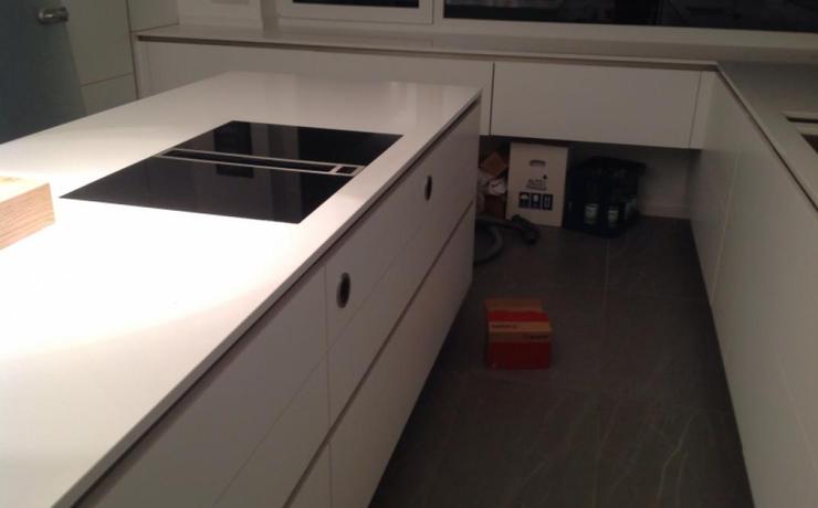 Heimbuchenthal Pure White Caesarstone Arbeitsplatten