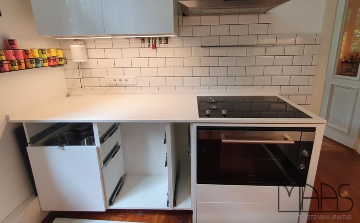 Aufmaß, Lieferung und Montage - Köln Adak White Quarz Arbeitsplatten und Wischleisten Aufmaß, Lieferung und Montage - Köln Adak White Quarz Arbeitsplatten und Wischleisten
