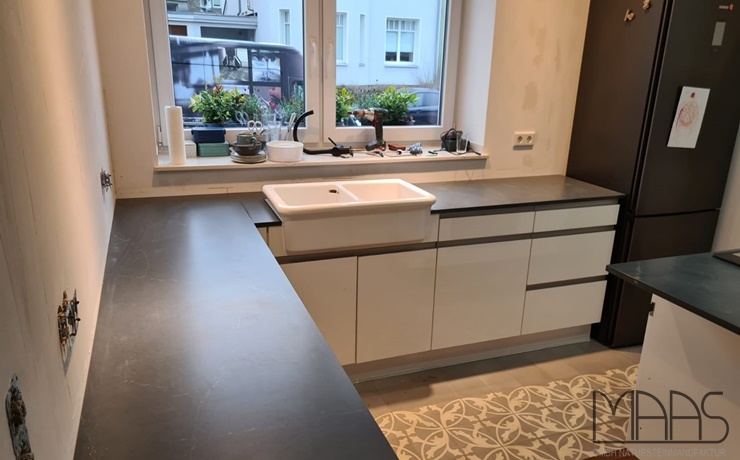 Aufmaß, Lieferung und Montage - Köln Charcoal Soapstone Silestone Arbeitsplatten