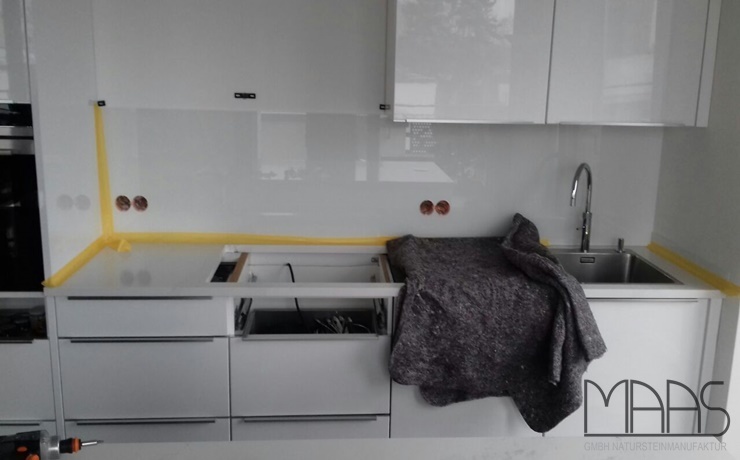 Köln Eternal Calacatta Gold Silestone Arbeitsplatten und Glasrückwände 