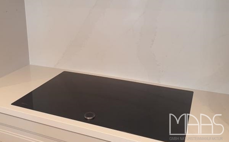 Köln Eternal Calacatta Gold Silestone Arbeitsplatten und Rückwand