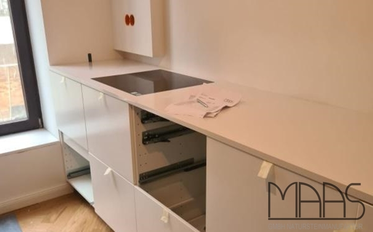 Köln Iconic White Silestone Arbeitsplatten und Fensterbänke