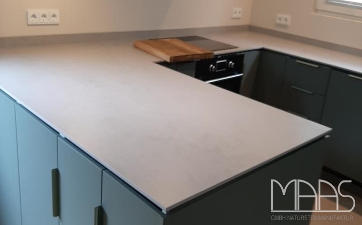 Köln IKEA Küche mit Kovik Dekton Arbeitsplatten und Wischleisten