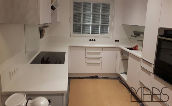 Aufmaß, Lieferung und Montage - Köln Pure White Caesarstone Arbeitsplatten