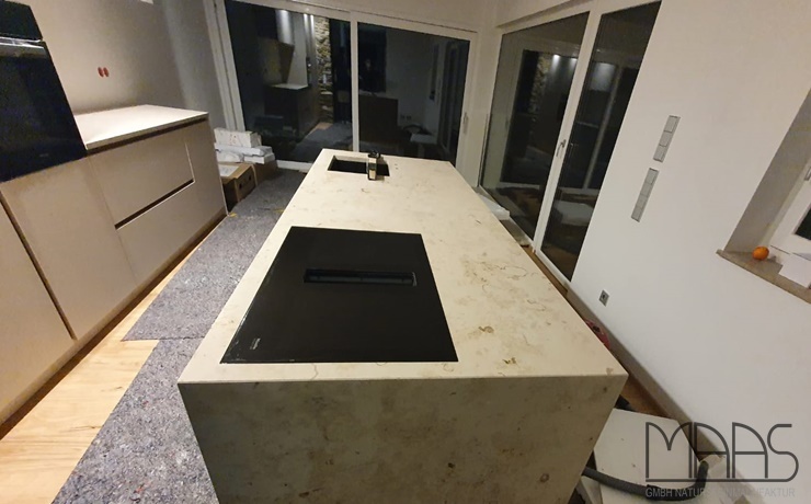 Aufmaß, Lieferung und Montage - Lindenberg im Allgäu Jura Gelb Naturstein Arbeitsplatten und Rückwände Aufmaß, Lieferung und Montage - Lindenberg im Allgäu Jura Gelb Naturstein Arbeitsplatten und Rückwände