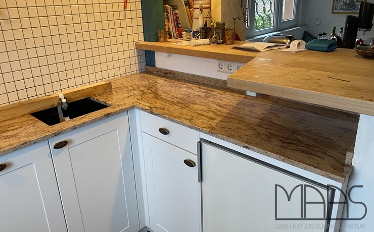 Lohmar Ivory Brown Granit Arbeitsplatten und Wischleisten