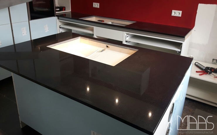 Aufmaß, Lieferung und Montage - Mannheim Black Noir Caesarstone Arbeitsplatten