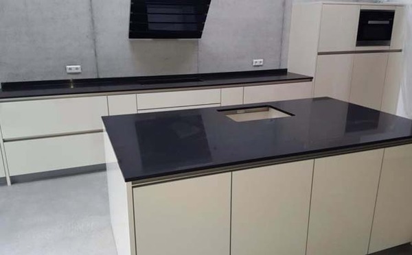 Mannheim Jet Black Caesarstone Arbeitsplatten 