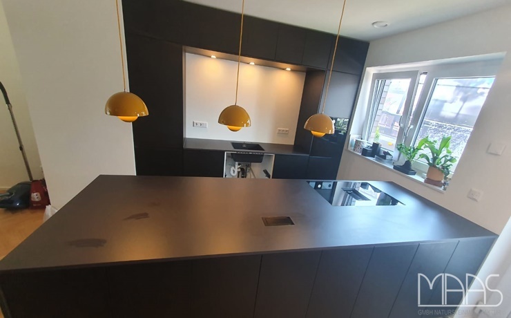 Mettmann IKEA Küche mit Domoos Dekton Arbeitsplatten und Seitenwange