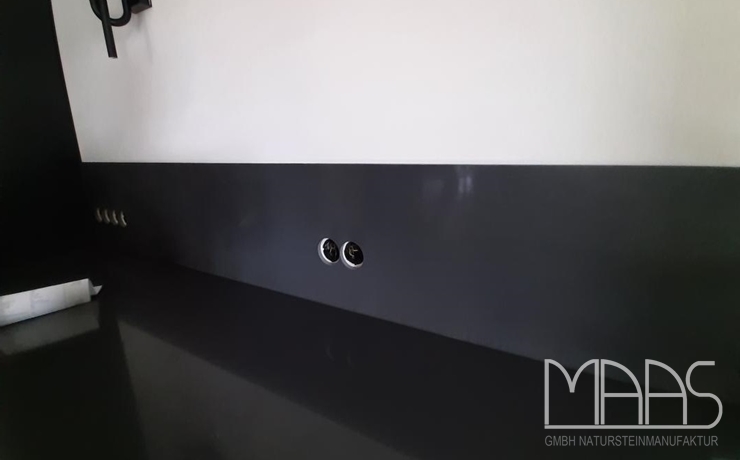 Aufmaß, Lieferung und Montage - Mettmann Smoke Gray Compac Quarzagglo Rückwand Aufmaß, Lieferung und Montage - Mettmann Smoke Gray Compac Quarzagglo Rückwand