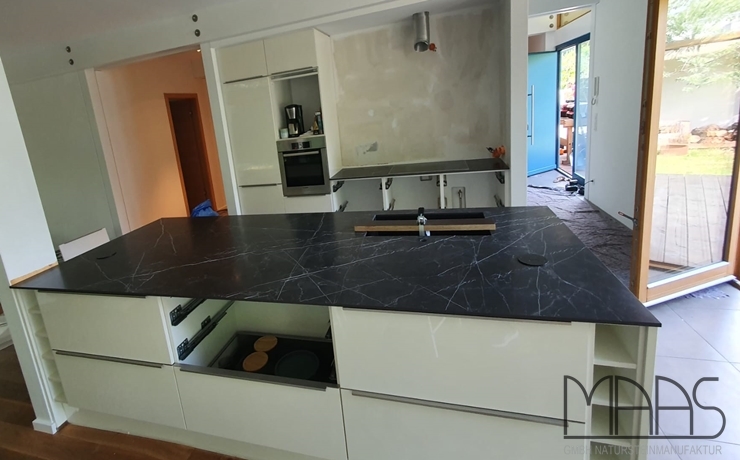 Aufmaß, Lieferung und Montage - Mühlenbecker Land Dark Marquina SapienStone Arbeitsplatten