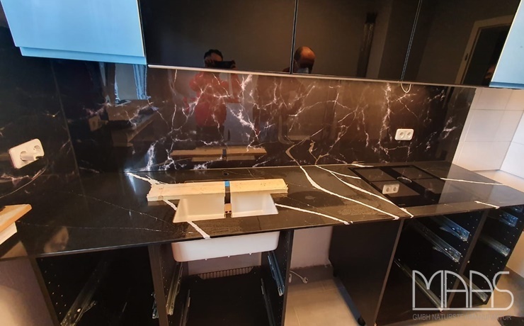 Mülheim an der Ruhr IKEA Küche mit Eternal Marquina Silestone Arbeitsplatte