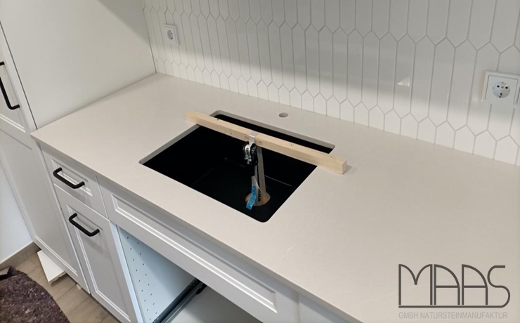 Aufmaß, Lieferung und Montage - München Desert Silver Silestone Arbeitsplatten