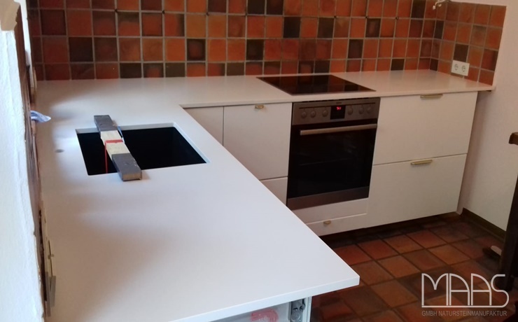 München IKEA Küche mit Classic White Silestone Arbeitsplatten