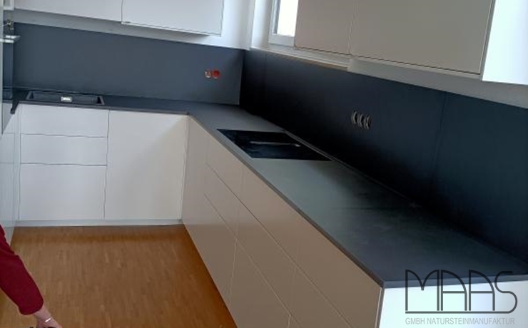 Aufmaß, Lieferung und Montage - München Nero Neolith Arbeitsplatten und Rückwände