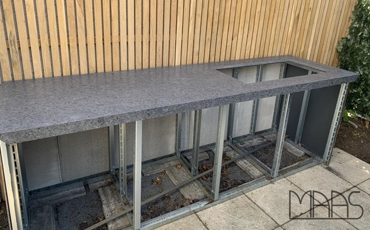 Lieferung - München Steel Grey Granit Arbeitsplatte und Wangen