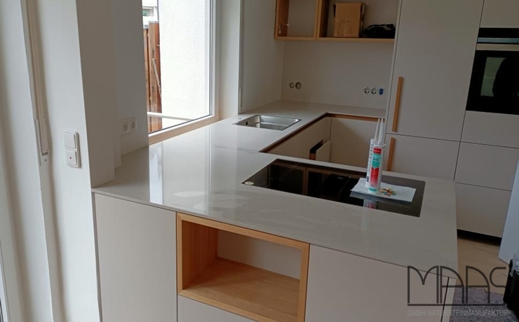 Aufmaß, Lieferung und Montage - Nürnberg 4130 Clamshell Caesarstone Arbeitsplatten