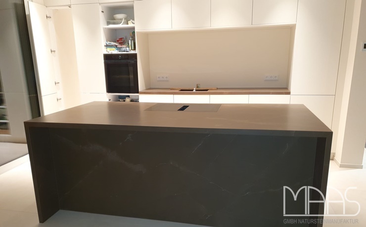 Oberursel Pulpis Neolith Arbeitsplatten und Seitenwangen