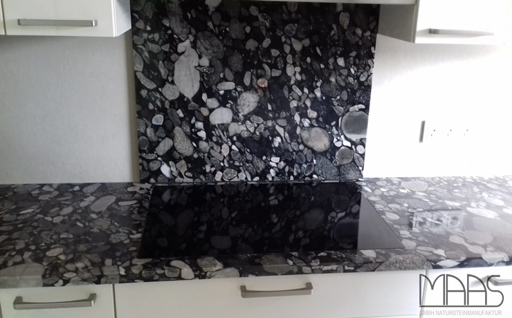 Aufmaß, Lieferung und Montage - Pulheim Marinace Nero Granit Arbeitsplatten und Rückwand